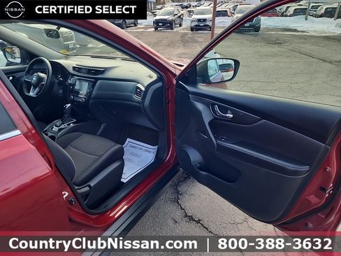 Certified 2018 Nissan Rogue SV w/ Premium Package image 32