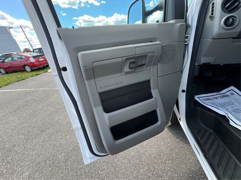 Used 2019 Ford E-450 and Econoline 450 Super Duty w/ Power Windows & Locks Group image 20