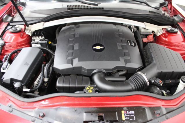 Used 2015 Chevrolet Camaro LT RWD image 25