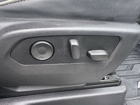 Used 2021 GMC Yukon SLT image 32