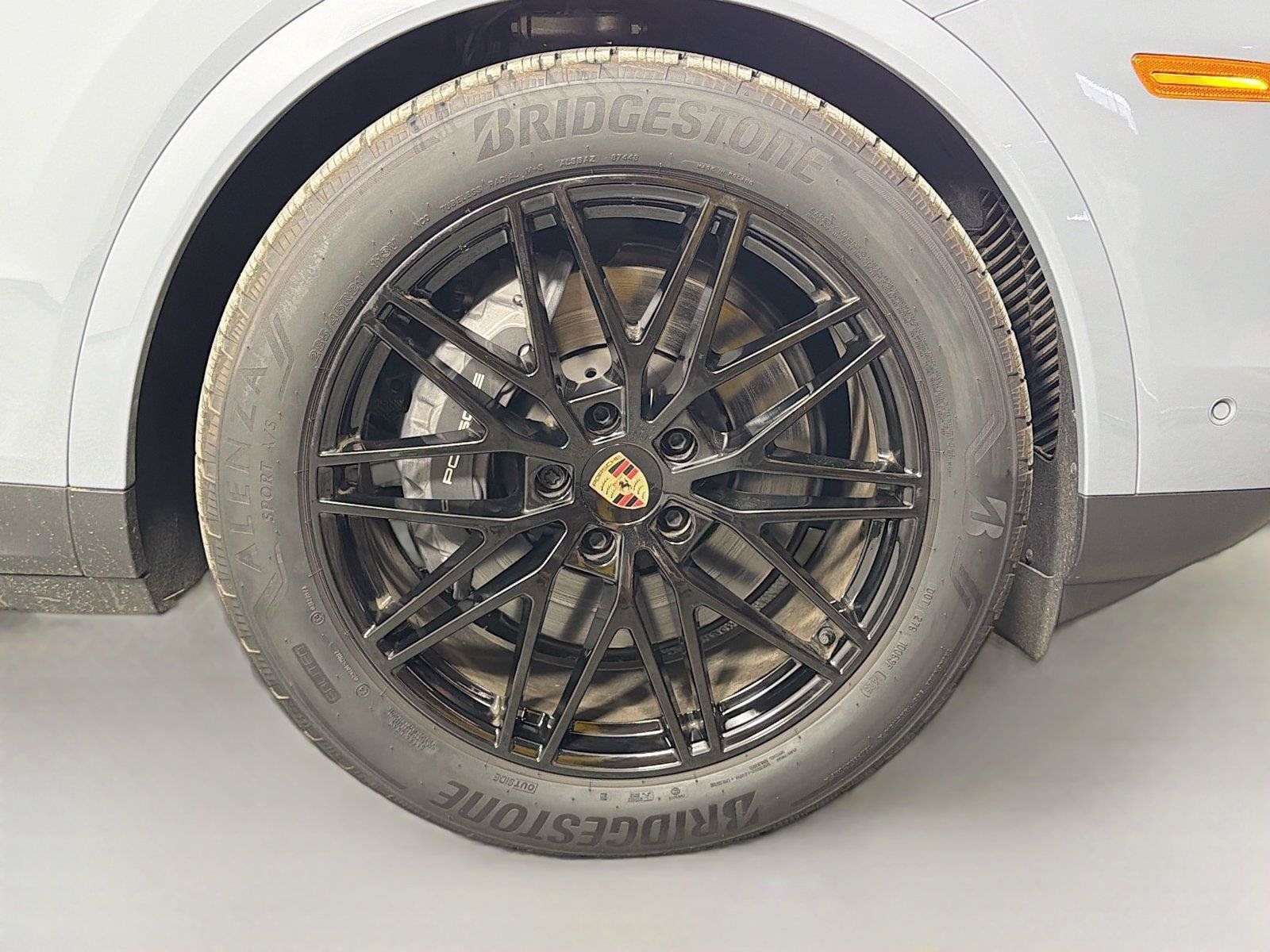 Certified 2025 Porsche Cayenne AWD/4WD image 14