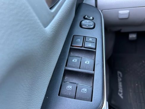Used 2016 Toyota Camry LE FWD image 17