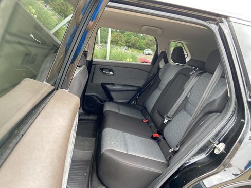 Used 2023 Nissan Rogue SV FWD image 16