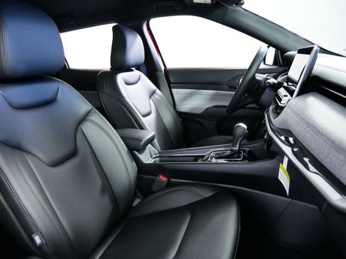 Used 2024 Jeep Compass Latitude image 25