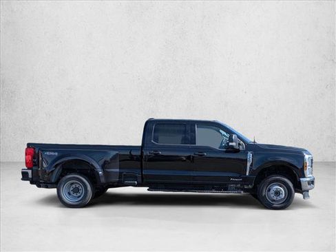 Used 2024 Ford F350 XLT image 4