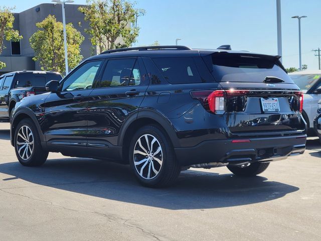 Used 2025 Ford Explorer ST-Line RWD image 2