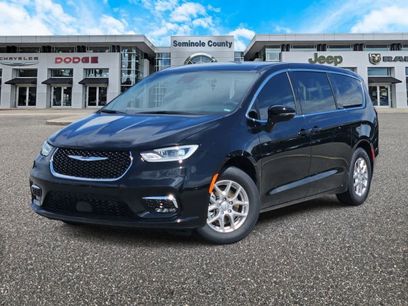 New 2025 Chrysler Pacifica Select
