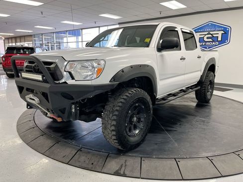 Used 2013 Toyota Tacoma 4x4 Double Cab w/ TRD Off-Road Pkg image 4