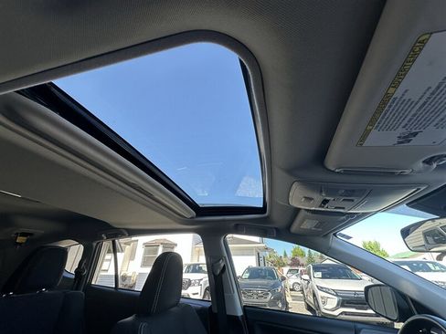 Used 2018 Toyota RAV4 XLE AWD/4WD image 34