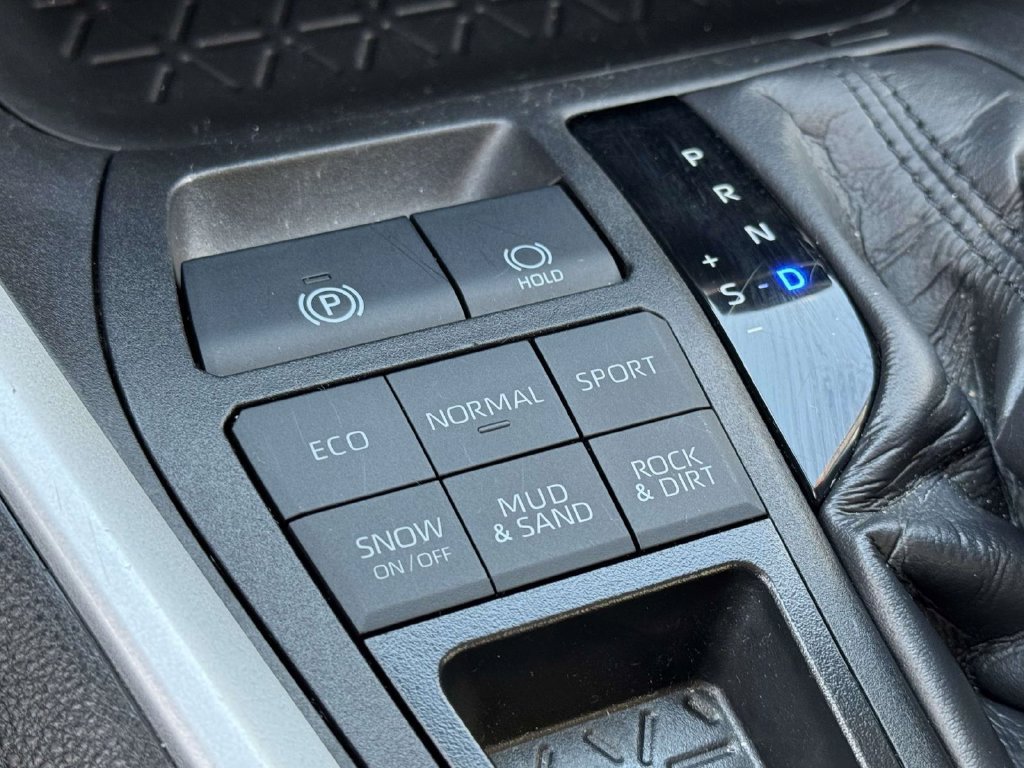 Used 2024 Toyota RAV4 XLE AWD/4WD image 30
