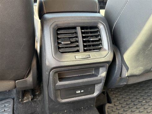 Used 2022 Volkswagen Taos SE image 21