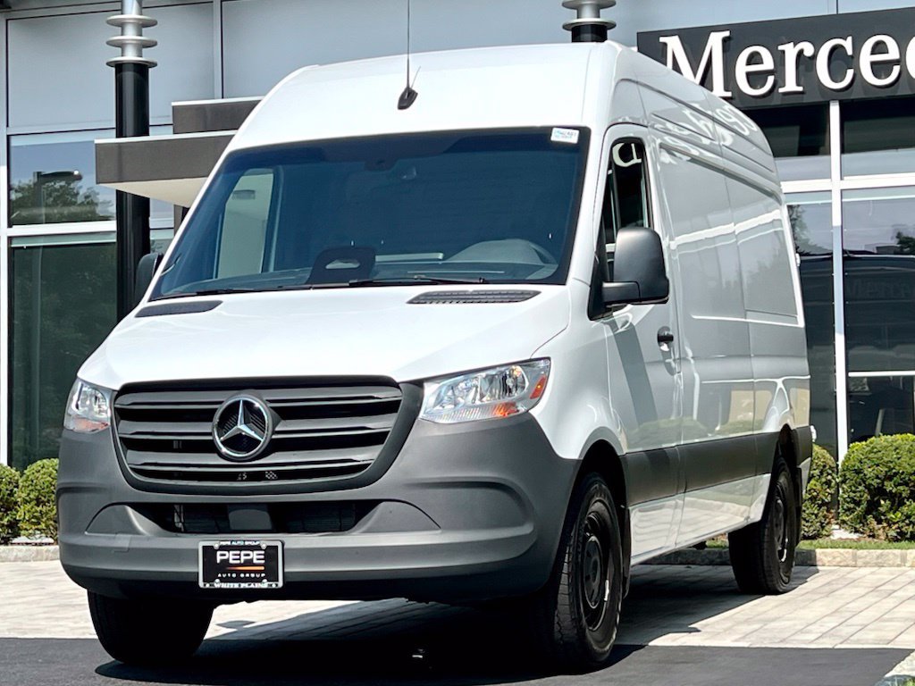 Used 2025 Mercedes-Benz Sprinter 2500 image 3