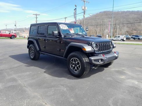 Used 2024 Jeep Wrangler Unlimited Rubicon AWD/4WD image 2