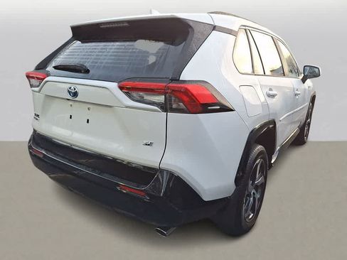 Used 2021 Toyota RAV4 SE w/ Weather & Moonroof Package image 4