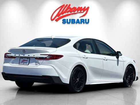 Used 2025 Toyota Camry SE FWD image 4