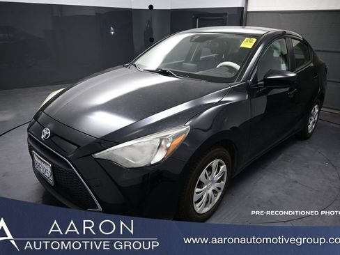 Used 2019 Toyota Yaris L FWD image 1