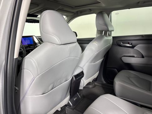 Used 2024 Toyota Highlander XLE image 29