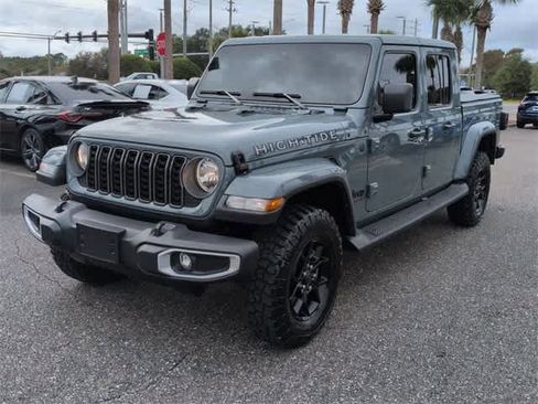 Used 2025 Jeep Gladiator Sport image 4