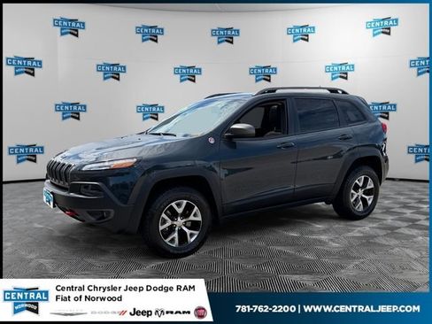 Used 2016 Jeep Cherokee Trailhawk w/ Comfort/Convenience Group AWD/4WD image 1