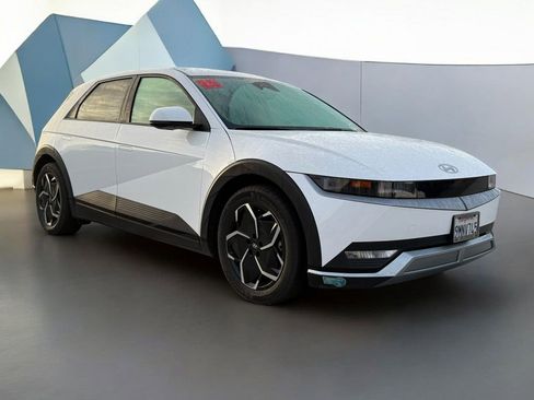 Used 2024 Hyundai Ioniq 5 SE image 3