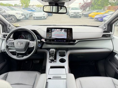 Used 2021 Toyota Sienna XSE w/ XSE Plus Package FWD image 21