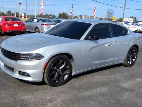 Used 2021 Dodge Charger SXT w/ Leather Interior Group image 4