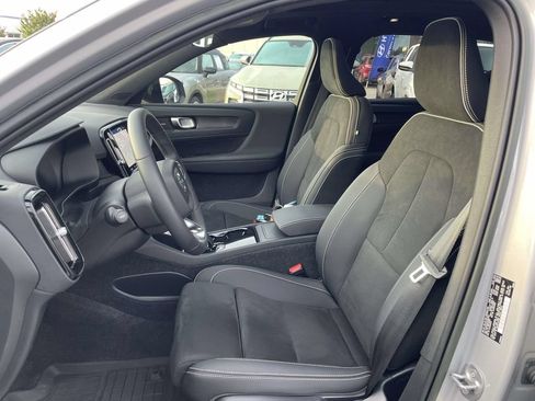Used 2023 Volvo XC40 Recharge Ultimate w/ Protection Package Premier AWD/4WD image 8
