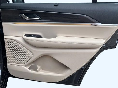 New 2025 Jeep Grand Cherokee L Limited w/ Luxury Tech Group II image 27