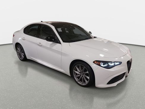 Used 2024 Alfa Romeo Giulia Sprint image 3