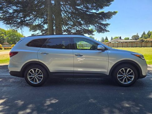Used 2018 Hyundai Santa Fe SE FWD image 7