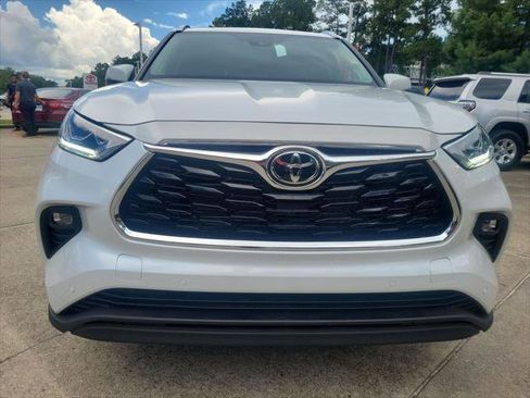 Certified 2026 Toyota Highlander Limited AWD/4WD image 4