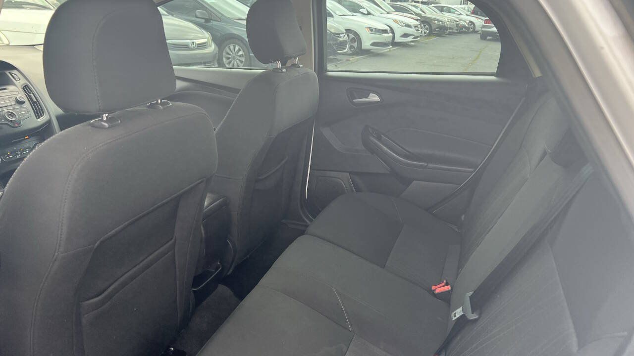 Used 2017 Ford Focus SE FWD image 15