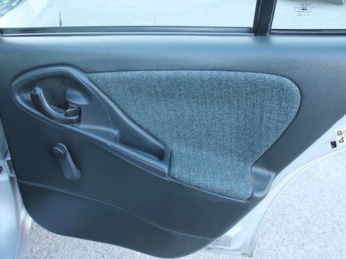 Used 2005 Chevrolet Cavalier Sedan w/ Preferred Equipment Group FWD image 27