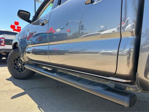 Used 2021 Toyota Tacoma SR5 RWD image 40