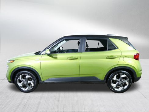 Used 2023 Hyundai Venue SEL image 4