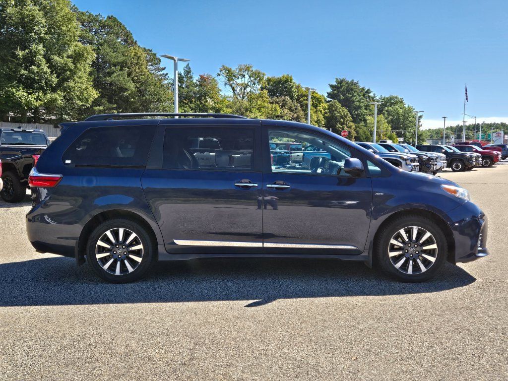 Used 2019 Toyota Sienna XLE w/ XLE Navigation Package AWD/4WD image 7