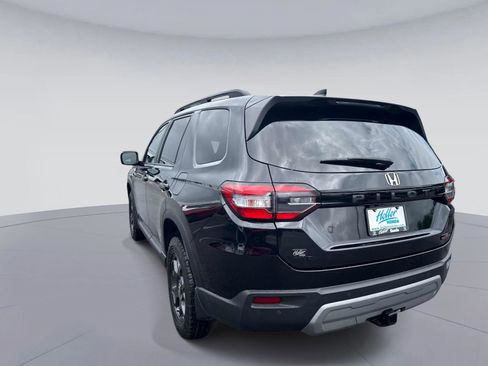 Certified 2023 Honda Pilot TrailSport image 6