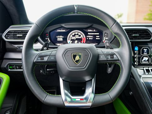 Used 2021 Lamborghini Urus AWD/4WD image 23