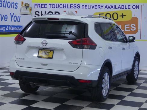 Used 2017 Nissan Rogue SV AWD/4WD image 7