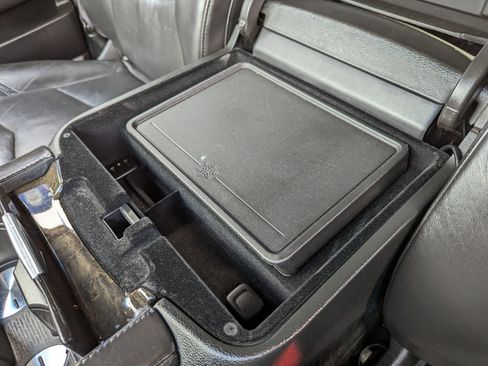 Used 2016 Cadillac Escalade Platinum image 30