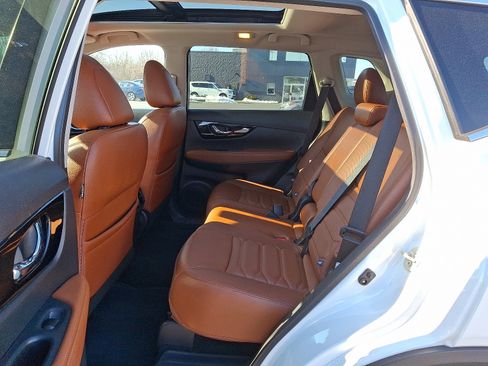 Used 2019 Nissan Rogue SL w/ Premium Package image 12