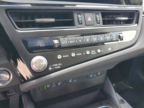 Used 2024 Lexus ES 350 w/ Premium Package image 24