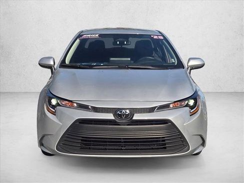 Used 2025 Toyota Corolla LE image 2