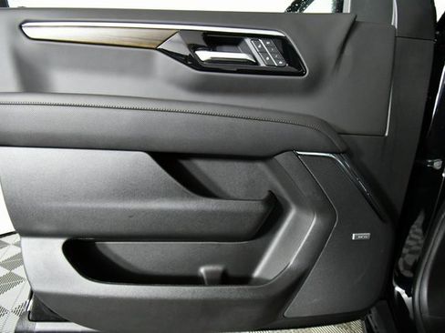 New 2025 Chevrolet Suburban High Country image 21