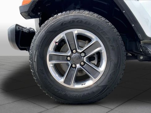 Used 2022 Jeep Wrangler Unlimited Sahara w/ LED Lighting Group AWD/4WD image 11