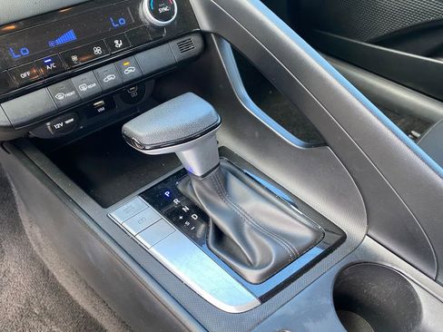 Certified 2024 Hyundai Elantra SEL FWD image 17