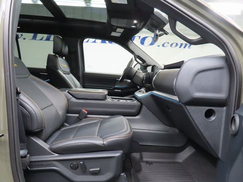 Used 2025 Ford Expedition Tremor image 34