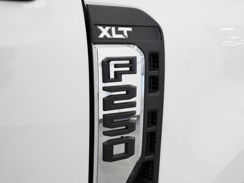 Used 2023 Ford F250 XLT AWD/4WD image 9