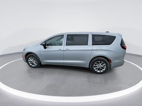 New 2026 Chrysler Pacifica Select AWD/4WD image 5