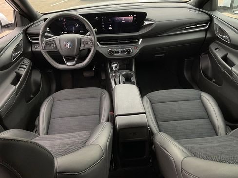 Used 2025 Buick Envista Preferred image 20